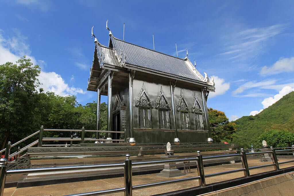 โบสถ์-ข้าง-วัดปากลำขาแข้ง