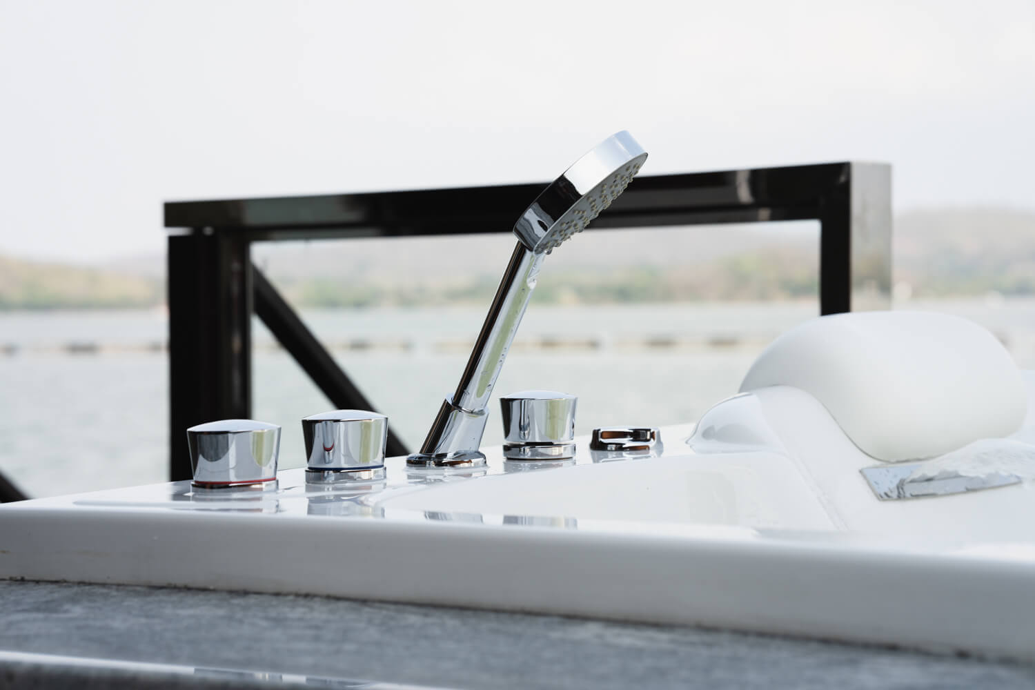 Floating Jacuzzi Leaflakekan